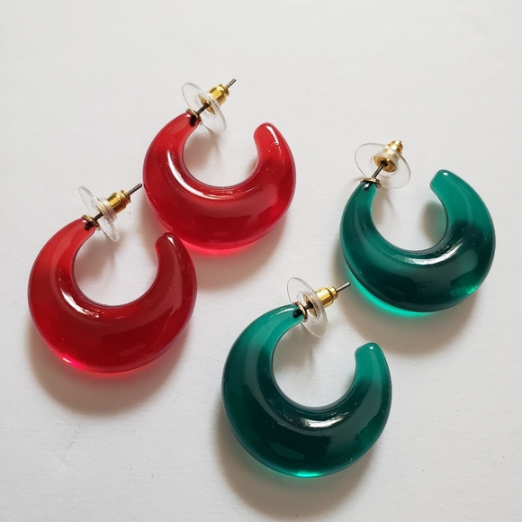 10 Pairs of Joan Rivers Lucite Hoop Earrings - Picture 9 of 16